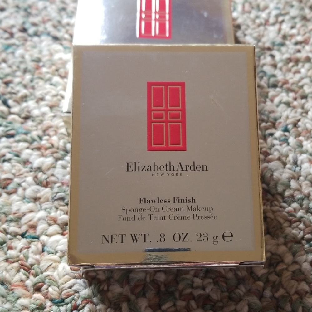 Elizabeth Arden flawless finish cream makeup